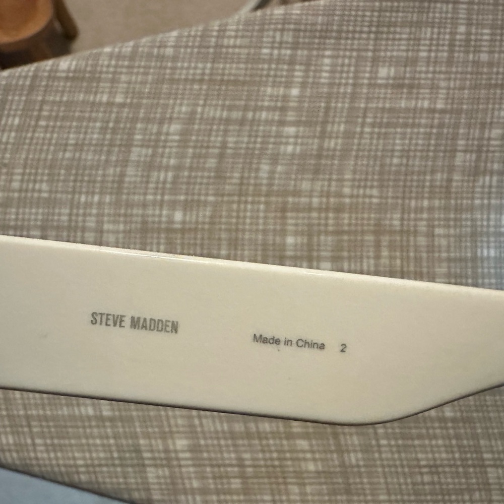 NWOT: Steve Madden Black and White Sunglasses - Picture 3 of 4